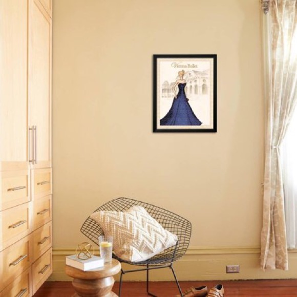 Meet your Posher, Lauren - Picture 2 of 3